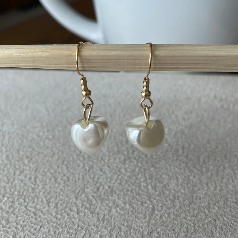 Pearl dangle earrings